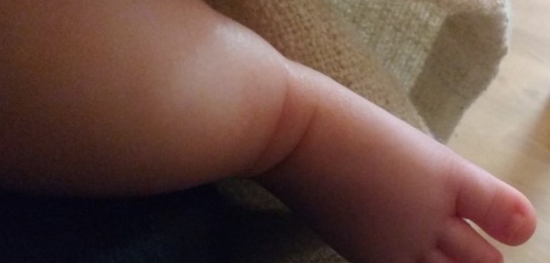 A picture of a small child's foot